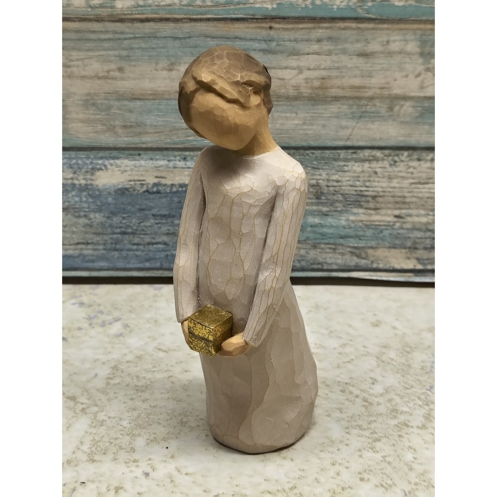 Willow Tree Figurine Spirit of Giving 2008 Susan Lordi Girl With Present